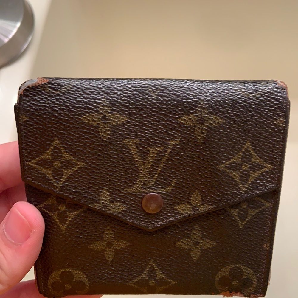 Louis Vuitton wallet - Picture 1 of 4